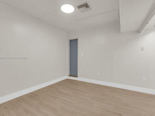 Дом в аренду по адресу 1101 NE 24th Ct - фото 7299194