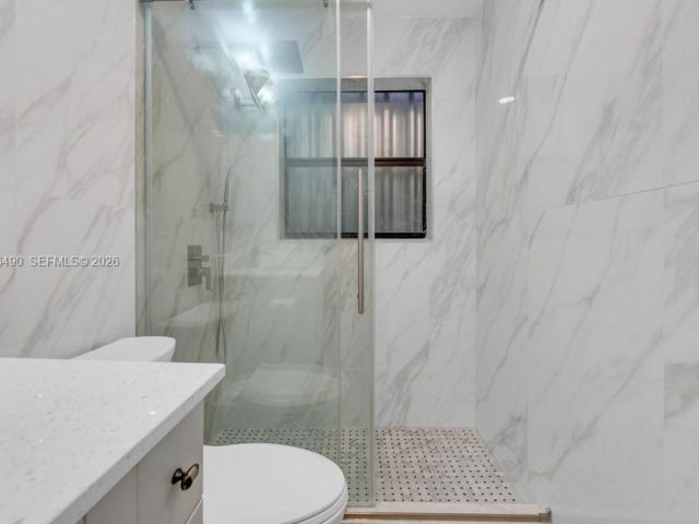 Дом в аренду по адресу 1101 NE 24th Ct - фото 7299196