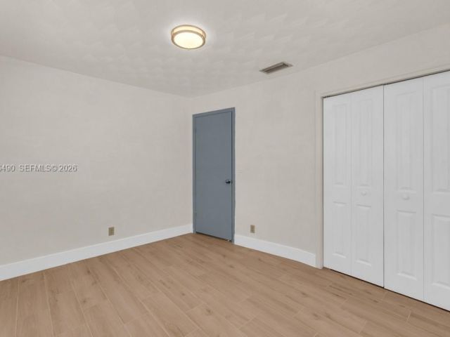 Дом в аренду по адресу 1101 NE 24th Ct - фото 7299199