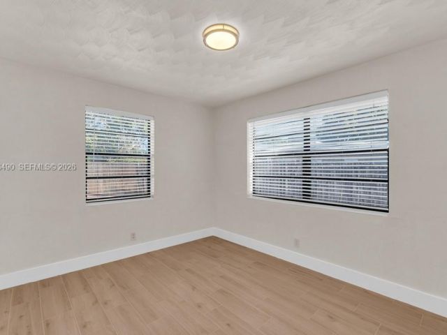 Дом в аренду по адресу 1101 NE 24th Ct - фото 7299200