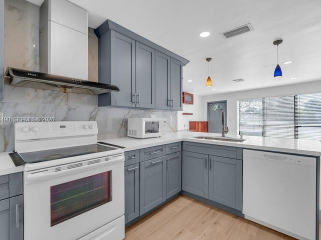 Дом в аренду по адресу 1101 NE 24th Ct - фото 7299202