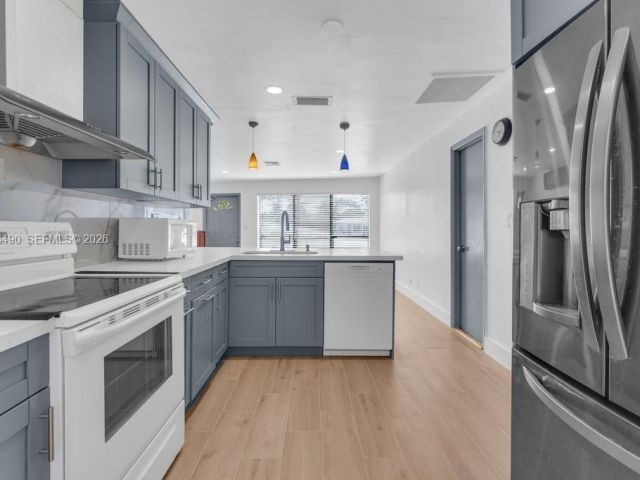 Дом в аренду по адресу 1101 NE 24th Ct - фото 7299203