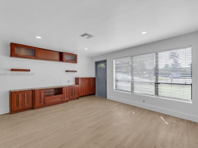 Дом в аренду по адресу 1101 NE 24th Ct - фото 7299209