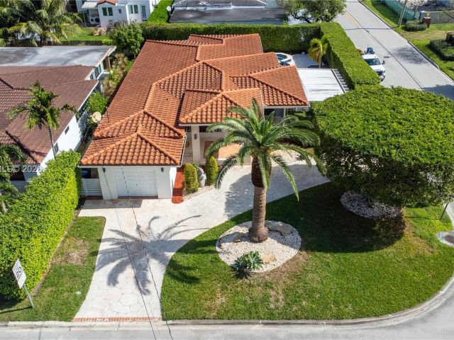 Продажа дома по адресу 8801 Dickens Ave - фото 7522030