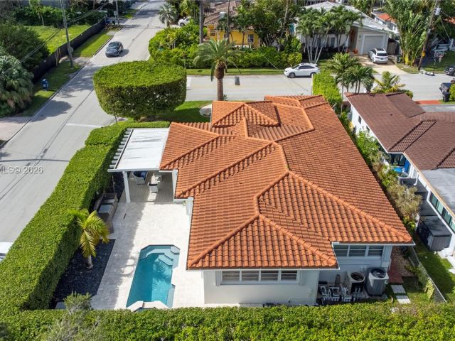 Продажа дома по адресу 8801 Dickens Ave - фото 7522031