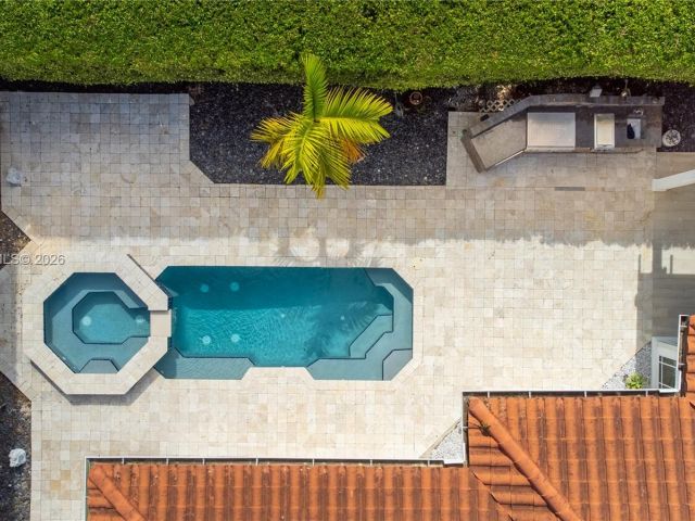 Продажа дома по адресу 8801 Dickens Ave - фото 7522032