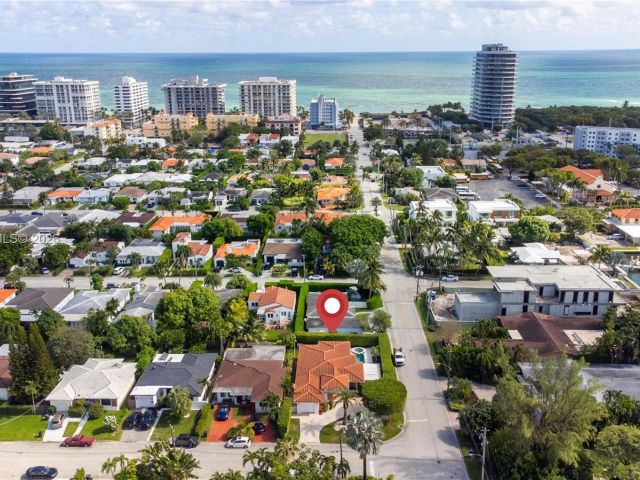 Продажа дома по адресу 8801 Dickens Ave - фото 7522035