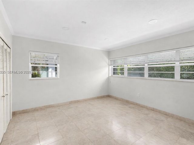 Продажа дома по адресу 8801 Dickens Ave - фото 7522043