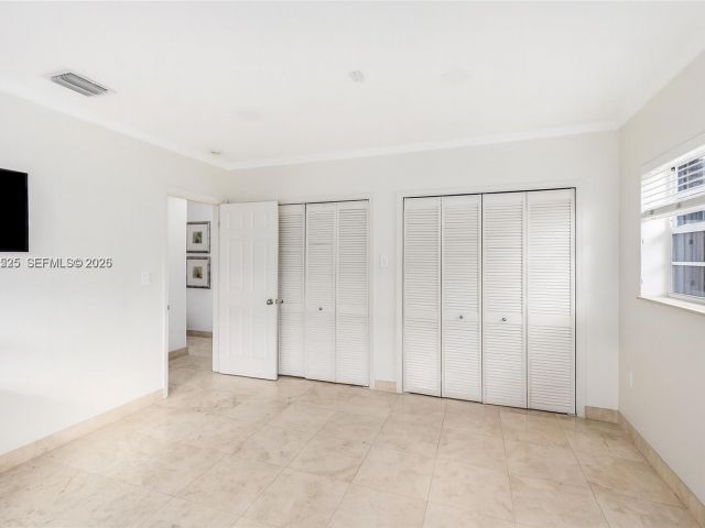 Продажа дома по адресу 8801 Dickens Ave - фото 7522044