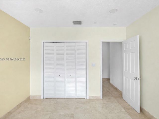 Продажа дома по адресу 8801 Dickens Ave - фото 7522045