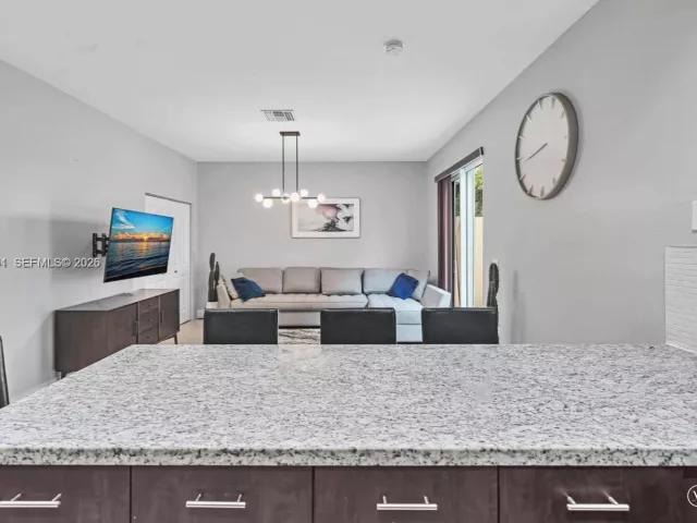 Дом в аренду по адресу 10301 Panama St 0 - фото 7301802