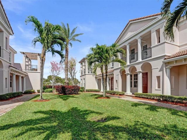 Дом в аренду по адресу 8335 NW 8th Ter - фото 7453059