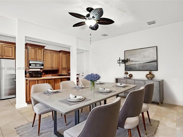 Дом в аренду по адресу 8335 NW 8th Ter - фото 7453060