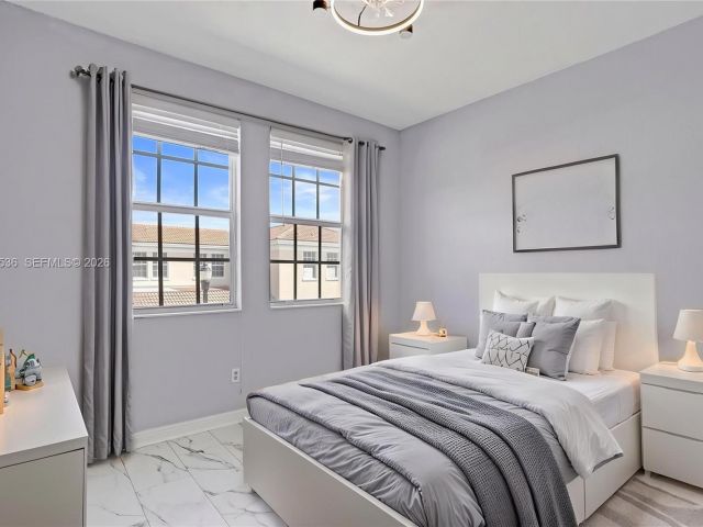 Дом в аренду по адресу 8335 NW 8th Ter - фото 7453063