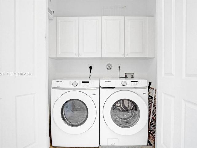 Дом в аренду по адресу 8335 NW 8th Ter - фото 7453064