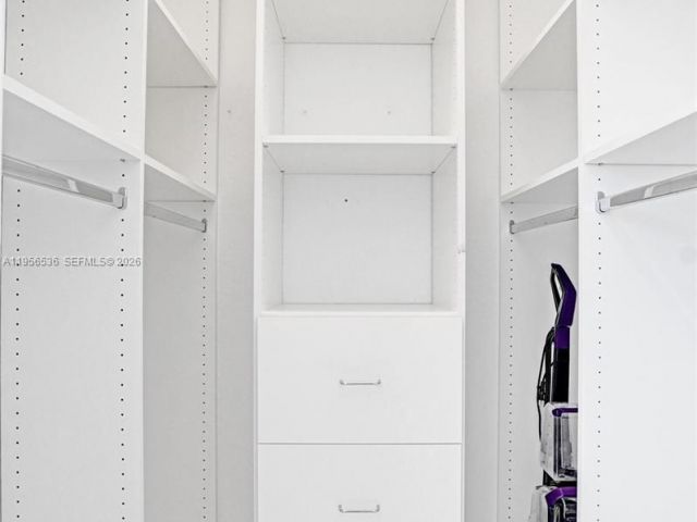 Дом в аренду по адресу 8335 NW 8th Ter - фото 7453065