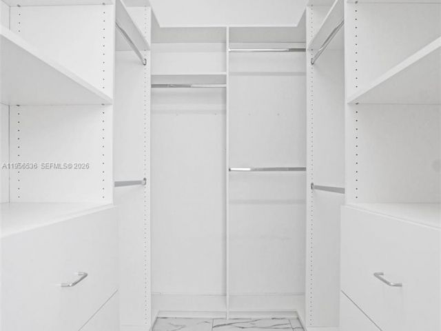 Дом в аренду по адресу 8335 NW 8th Ter - фото 7453066