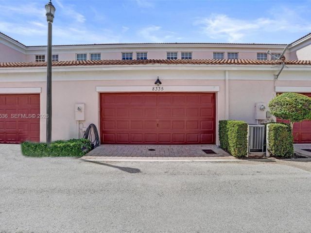 Дом в аренду по адресу 8335 NW 8th Ter - фото 7453073