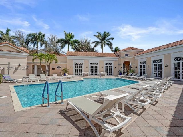 Дом в аренду по адресу 8335 NW 8th Ter - фото 7453075