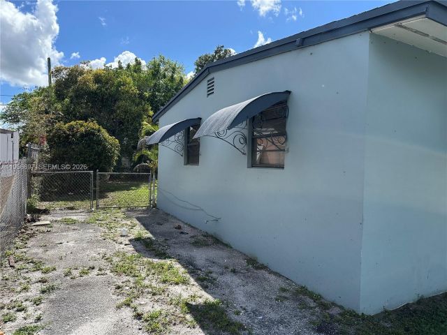 Дом в аренду по адресу 1306 NW 11th Pl - фото 7462899