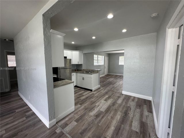 Дом в аренду по адресу 1306 NW 11th Pl - фото 7462910