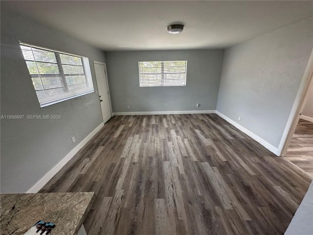 Дом в аренду по адресу 1306 NW 11th Pl - фото 7462914