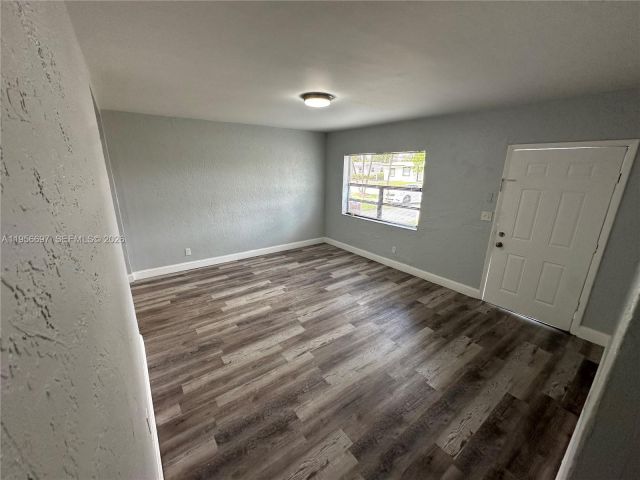 Дом в аренду по адресу 1306 NW 11th Pl - фото 7462916