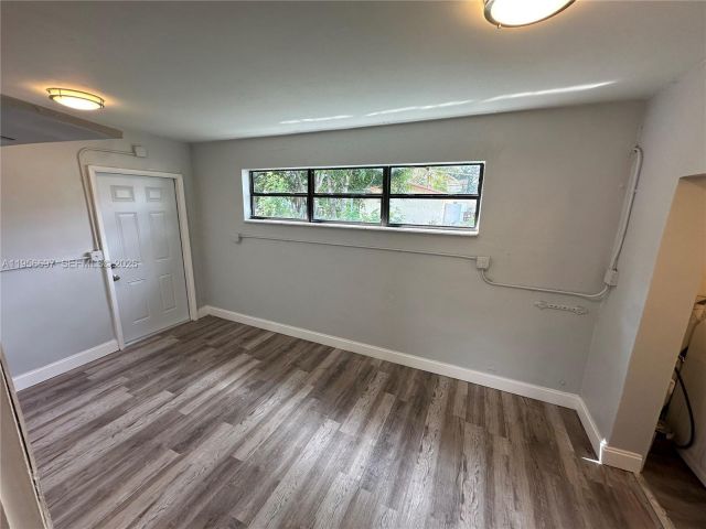 Дом в аренду по адресу 1306 NW 11th Pl - фото 7462926