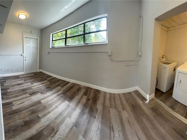 Дом в аренду по адресу 1306 NW 11th Pl - фото 7462930