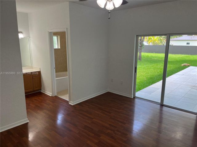 Дом в аренду по адресу 12997 SW 219th Ter 12997 - фото 7336645