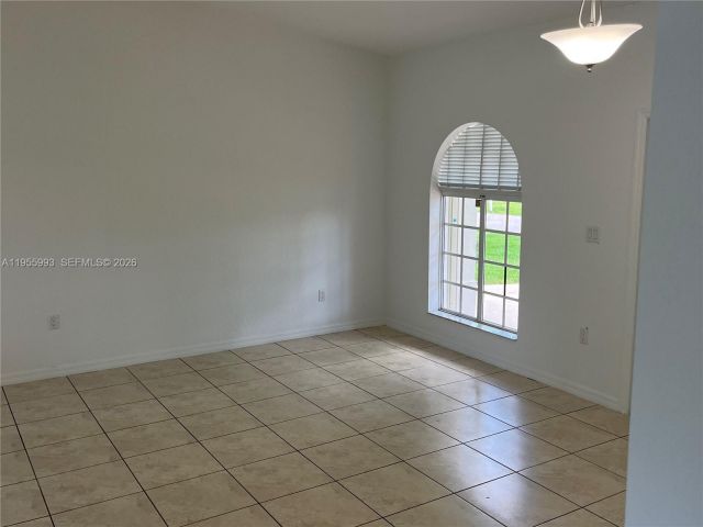 Дом в аренду по адресу 12997 SW 219th Ter 12997 - фото 7336651