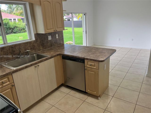 Дом в аренду по адресу 12997 SW 219th Ter 12997 - фото 7336655