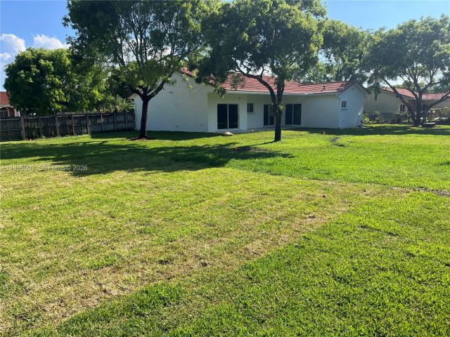 Дом в аренду по адресу 12997 SW 219th Ter 12997 - фото 7336658