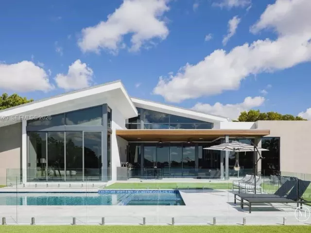 Дом в аренду по адресу 1830 NE 193rd St - фото 7309577