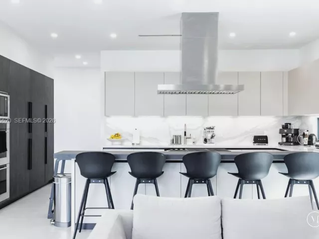 Дом в аренду по адресу 1830 NE 193rd St - фото 7309564