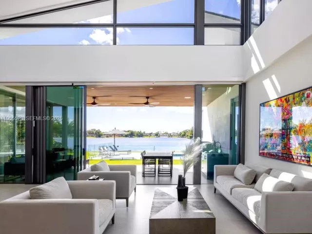 Дом в аренду по адресу 1830 NE 193rd St - фото 7309570