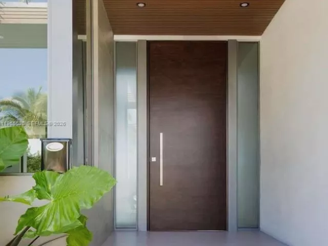 Дом в аренду по адресу 1830 NE 193rd St - фото 7309571