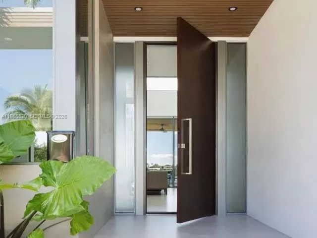 Дом в аренду по адресу 1830 NE 193rd St - фото 7309572