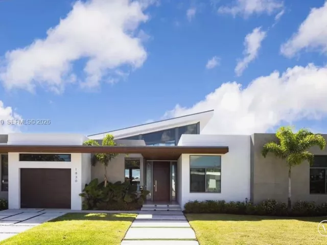 Дом в аренду по адресу 1830 NE 193rd St - фото 7309574