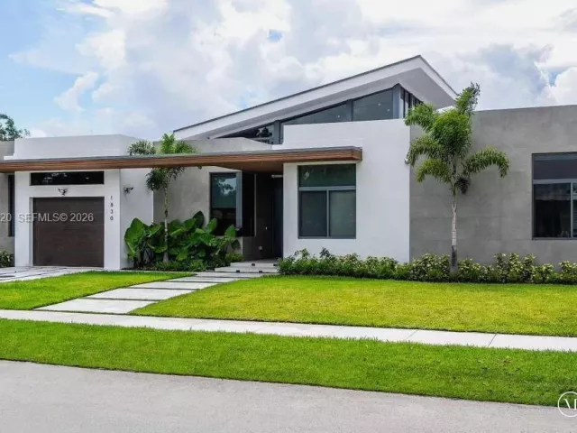 Дом в аренду по адресу 1830 NE 193rd St - фото 7309575