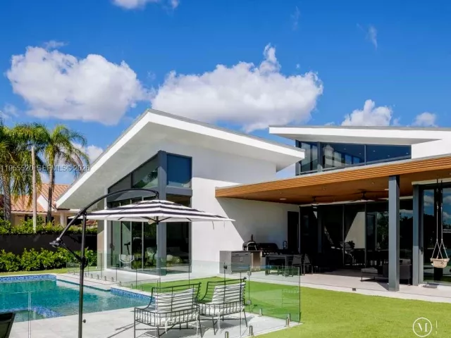 Дом в аренду по адресу 1830 NE 193rd St - фото 7309576