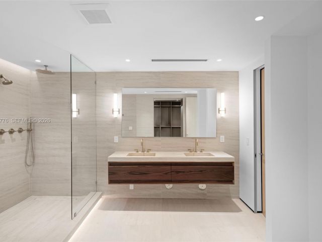 Дом в аренду по адресу 222 E Rivo Alto Dr - фото 7370436