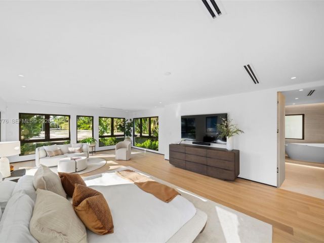 Дом в аренду по адресу 222 E Rivo Alto Dr - фото 7370437