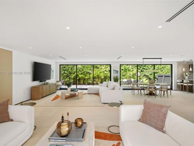 Дом в аренду по адресу 222 E Rivo Alto Dr - фото 7370448