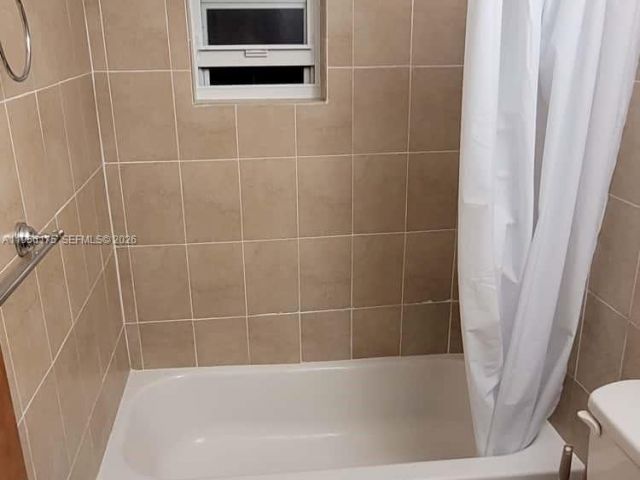 Дом в аренду по адресу 2828 SW 3rd St front - фото 7450057