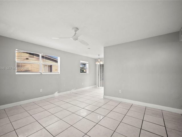 Дом в аренду по адресу 701 N 70th Ave 0 - фото 7450464