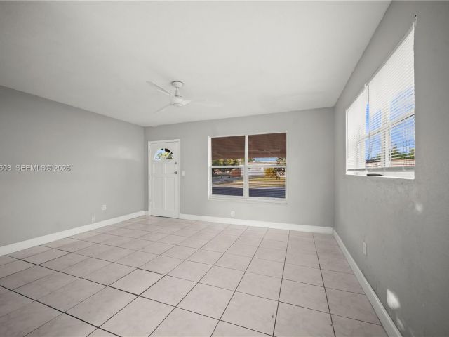 Дом в аренду по адресу 701 N 70th Ave 0 - фото 7450465