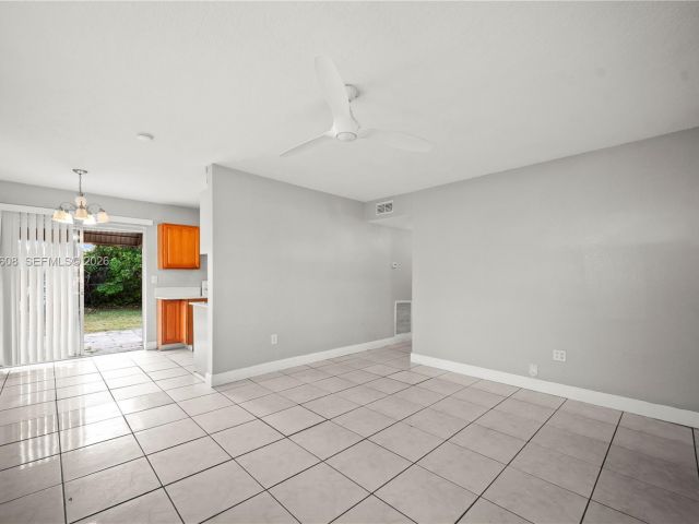 Дом в аренду по адресу 701 N 70th Ave 0 - фото 7450468