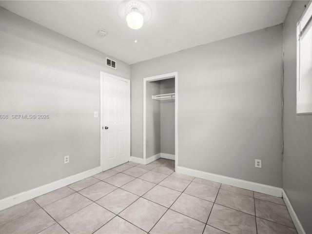 Дом в аренду по адресу 701 N 70th Ave 0 - фото 7450472