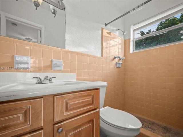 Дом в аренду по адресу 701 N 70th Ave 0 - фото 7450482